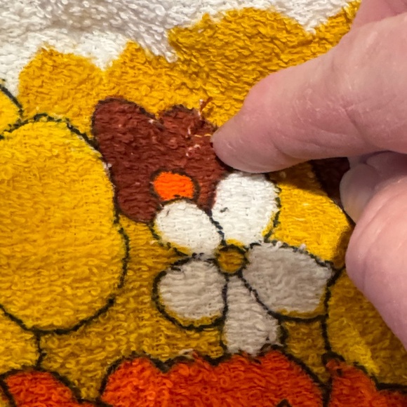 Retro Floral Bath and HandTowel - White, Orange, Yellow, Brown - Picture 5 of 16